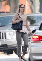 melissa-benoist-supergirl-pilot-on-set-week2-day2-01