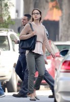 melissa-benoist-supergirl-pilot-on-set-week2-day2-06