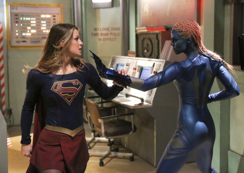 Supergirl-1x15-09
