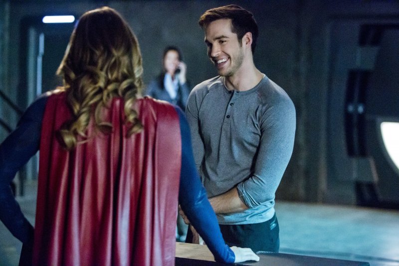 Supergirl 2x10 13