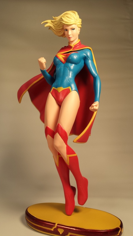 DC-Cover-Girls-Supergirl-Statue-01-20140301