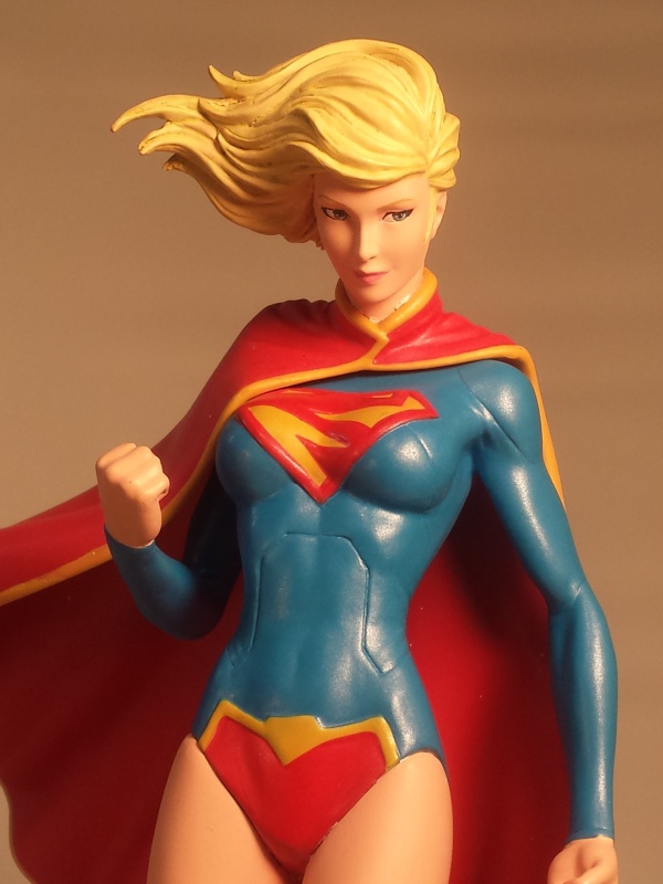 DC-Cover-Girls-Supergirl-Statue-02-20140301